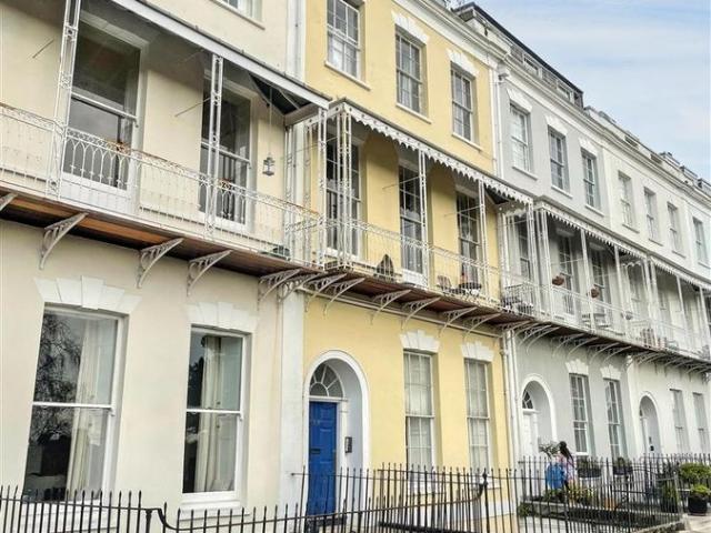 Top Royal York Crescent, Bristol BS8, 2 bed flat to rent, £1,700 pcm | PrimeLocation