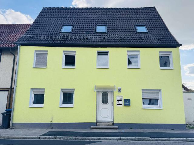 TOP Rendite!: Mehrfamilienhaus mit neun Zimmern
