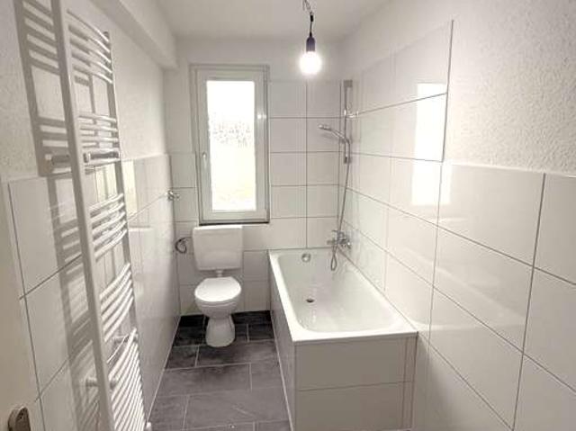 Top renovierte 3 Zimmer Wohnung mit Tageslichtbad!