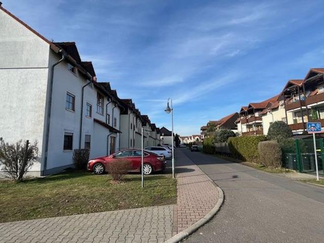 Top renovierte 3 Zimmer Wohnung + Stellplatz in ruhiger Wohnlage