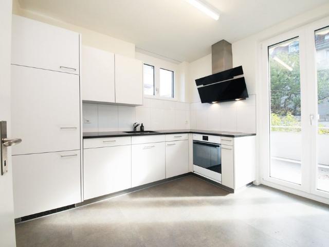 Top renovierte 3.5 Zimmer Wohnung mit 2 Balkonen, 1. OG mit Gartensitzplatz