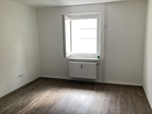 Top renovierte, geräumige 2,5 Zimmer Wohnung für Ihre kleine Familie