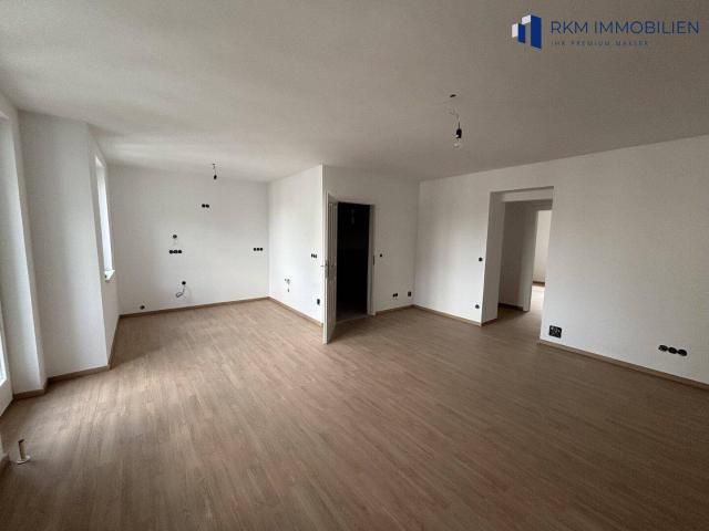 Top renovierte helle 3 Zimmer Dachgeschosswohnung mit Stadtblick in 1100 Wien