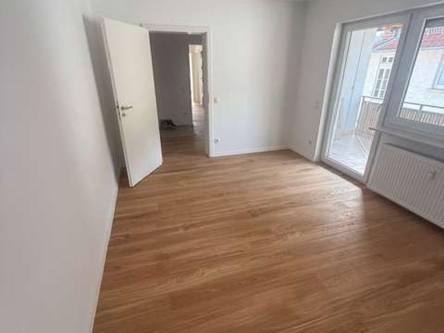 Top Renovierte, helle und moderne 4 Zimmerwohnung mit Balkon in ruhiger Waldlage zu vermieten!