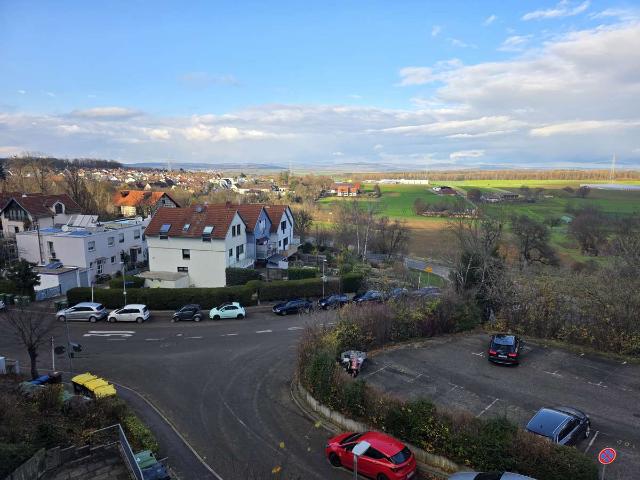 TOP RENOVIERTE, super geschnittene 2 Zimmer Wohnung mit einer atemberaubenden Aussicht!