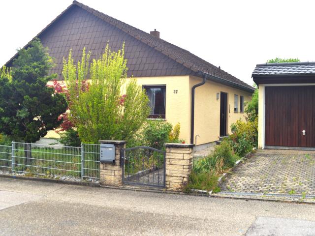 Top Wohnlage! Einfamilienhaus mit Garage