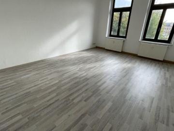 TOP Wohnung im 1. OG neues Laminat + neues Badezimmer mit Fenster u.v.m