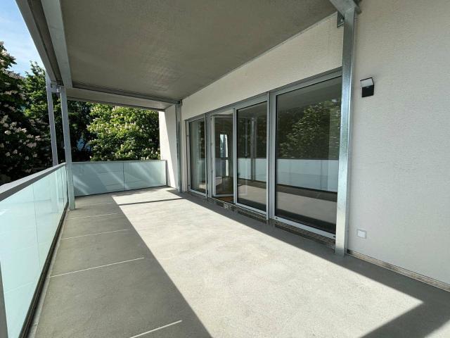 Top Wohnung mit Riesenterrasse, Küche und Garage im Zentrum