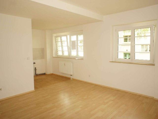 TOP Whg. mit Balkon / frei ab 1.10. / Bad mit Dusche / am Heimgarten