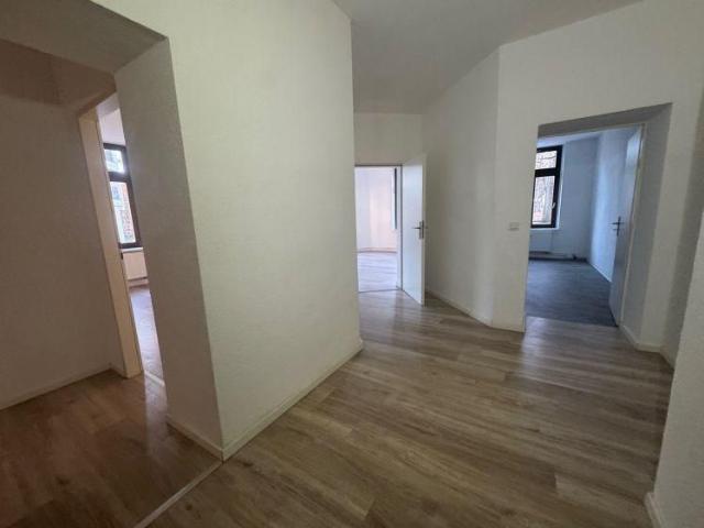 TOP Whg. mit modernen Laminat große Küche u.v.m