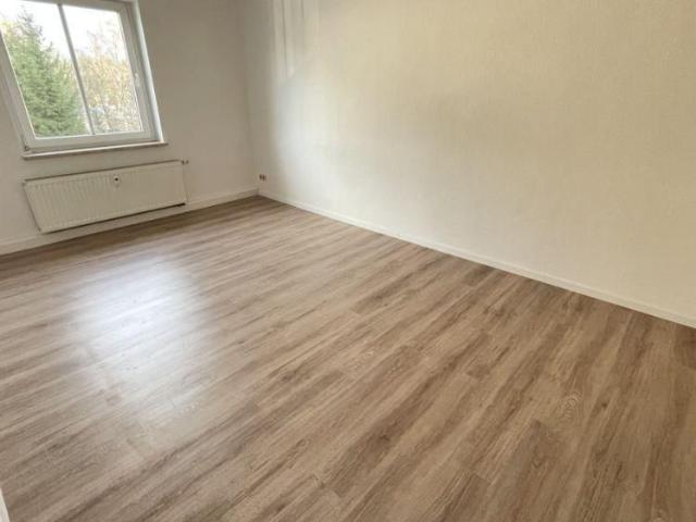 TOP Whg. im 2. OG ruhige Lage Bad mit Fenster Balkon am Wohnzi.!