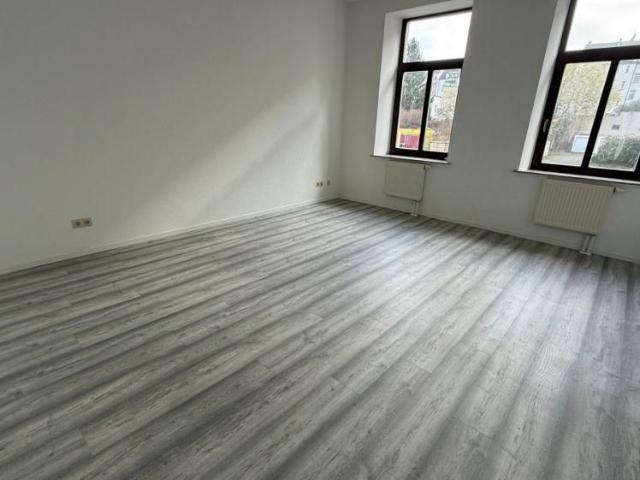 TOP Whg. jetzt mit neuem Laminat in Eiche im 1. OG