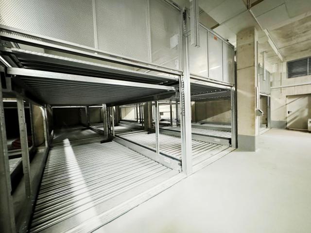 TOP* Tiefgarage Elektro Stellplatz in top Lage zu vermieten mit 195 cm Höhe UG17