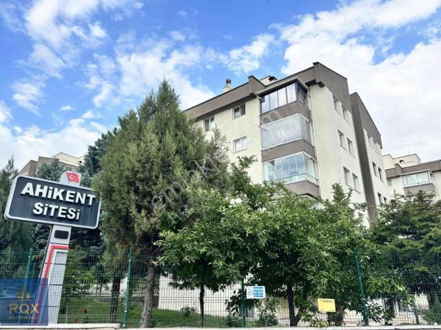 Topçu Mahallesinde Site İçi Asansörlü Bakımlı Ara Kat 3+1 Daire