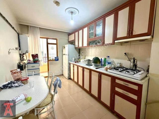 Topçu Mah'de Ara Kat Konumunda Krediye Uygungeniş Metrekare 3+1