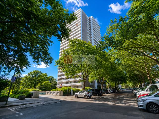 Top! Vermietete 3 Zimmer Wohnung mit 2 Balkonen und Tiefgaragenstellplatz