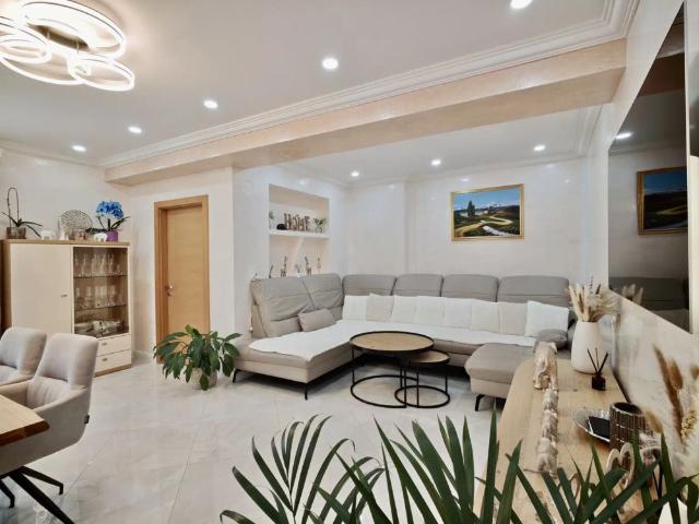 Top Zustand & Zentral:Schöne 3 Zimmer Wohnung mit Loggia!Reserviert!