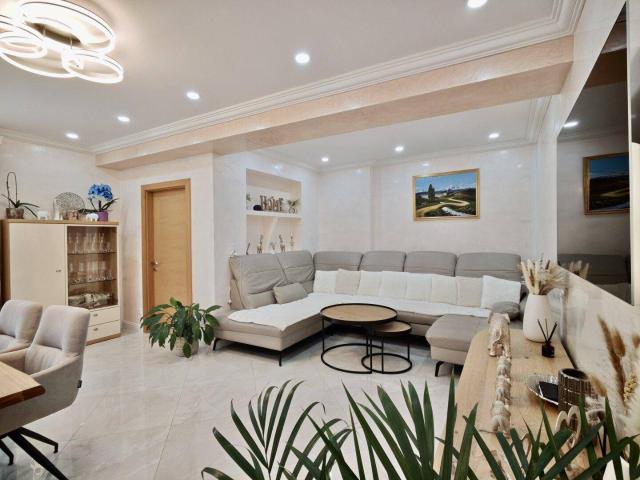 Top Zustand & Zentral: Vollmöblierte 3 Zimmer Wohnung mit Loggia!