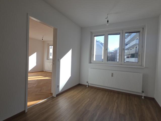 FAMILIENWOHNTRAUM: Perfekte, bezugsfertige Neubauwohnung in herrlicher Hofruhelage – Optimale Infrastruktur und Anbindung