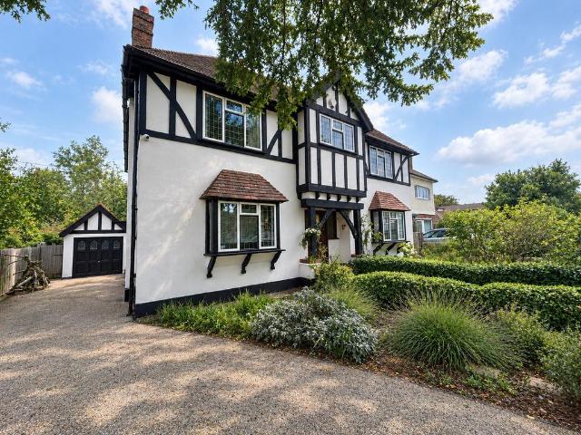 Topcliffe Drive Farnborough Village BR6 5 bed detached house to rent £3,750 pcm £865 pw