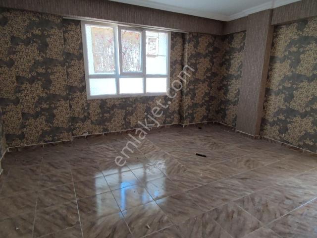 Topcumeydani'nda Kiralık Bakımlı 3+1 Daire