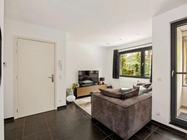 Topgelegen éénslaapkamerappartement met ruim terras en staanplaats in centrum Kapellen!