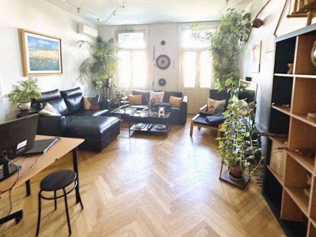 Topgepflegte 6 Zimmer Altbauwohnung mit traumhaftem Ausblick Balkonanbau genehmigt!