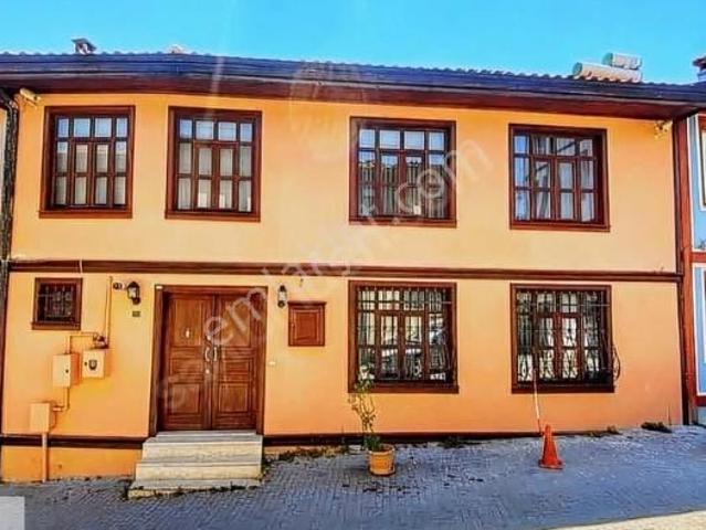 Tophane De Yeni Restoreli 2 Katlı Tarihi Osmanlı Evi 165 M2