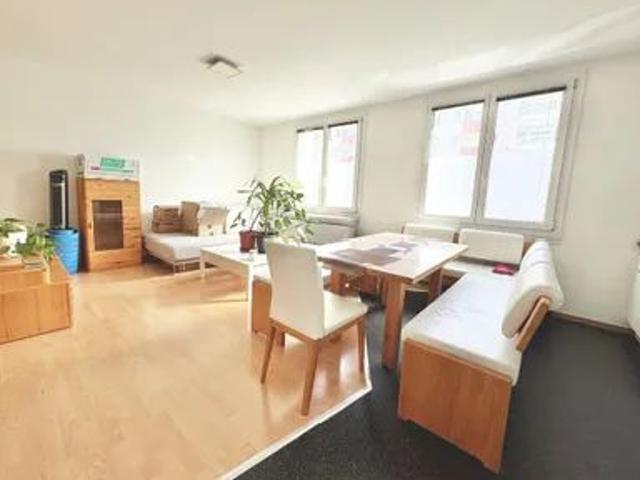 TOPLAGE NÄHE DONAUZENTRUM | HELLE 2 ZIMMER | OPTIMALE RAUMAUFTEILUNG | U BAHN NÄHE