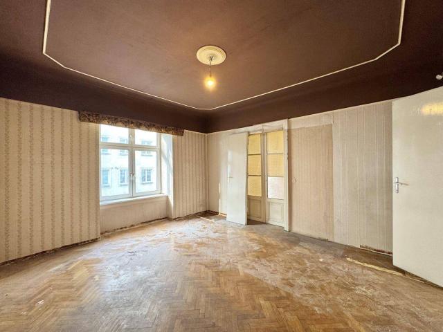 Toplage bei Neubaugasse! Sanierungsbedürftiger 3 Zimmer Altbau im 2. Stock