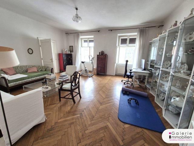 Toplage beim Stadtpark Sonnige Altbauwohnung im 3. Liftstock Innenhoflage