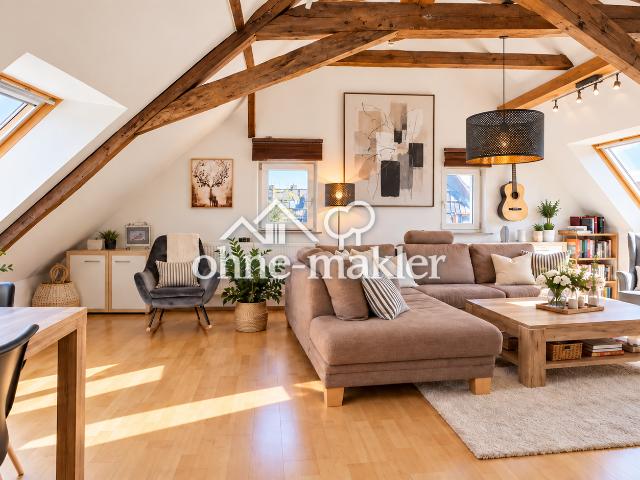 Toplage, helles Dachgeschoss mit Südbalkon und Einbauküche!
