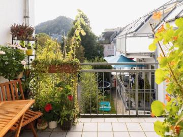 TOPLAGE IN ALTSTADTNÄHE Gepflegte, sonnige 4 Zimmer Terrassen Wohnung mit Grünblick