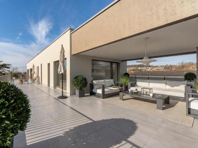 Topmoderne Attikawohnung mit Traumterrasse
