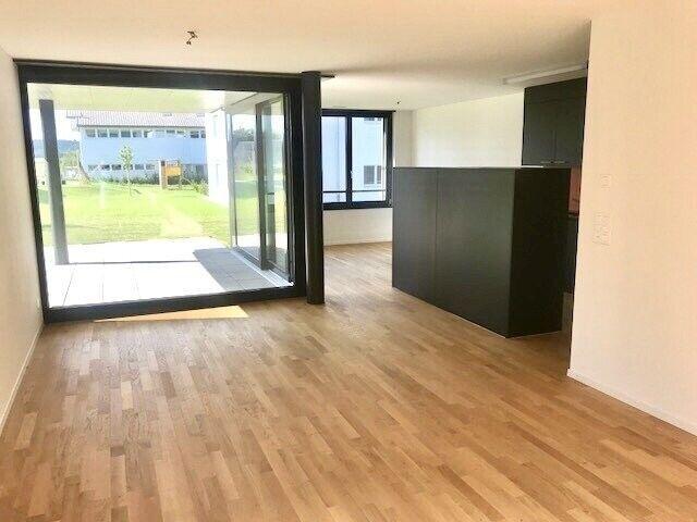 Topmoderne 2.5 ZW im EG mit sonnigem Gartensitzplatz