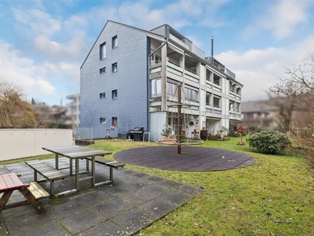 Moderne 3.5 Zimmer Dachwohnung mit Charme! Letzte Chance!