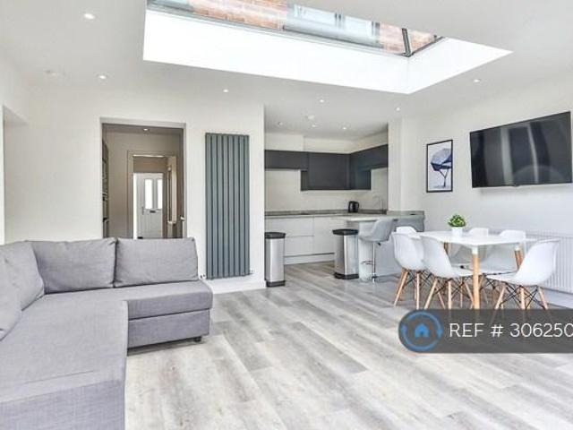 Toppham Drive, Sheffield, S8 1 bed in a house share to rent £628 pcm £145 pw
