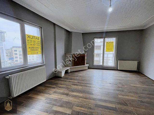 Toprak Gayrimenkul'den Fevzipaşa Mah.4+1 210 M2 Ana Cadde Dublex