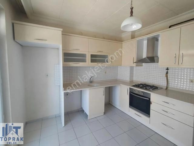 Toprak Emlaktan Cadde Üzeri Bakımlı Kiralık 2+1 Daire