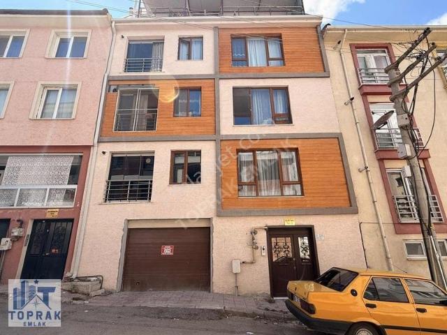 Toprak Emlaktan Anadolu Üni Yakını Eşyalı Asansörlü Kiralık 1+1