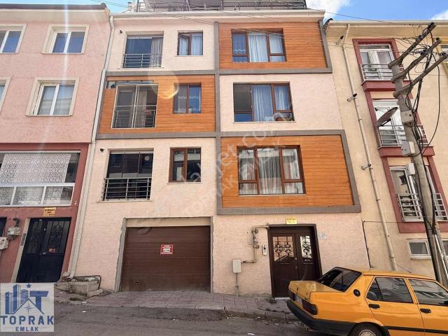 Toprak Emlaktan Anadolu Üni Yakını Eşyalı Asansörlü Kiralık 1+1