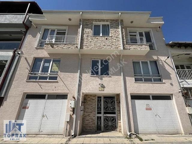 Toprak Emlak'tan Aü Cuma Kapısı Karşısı Yeni Boyalı Kiralık 1+1