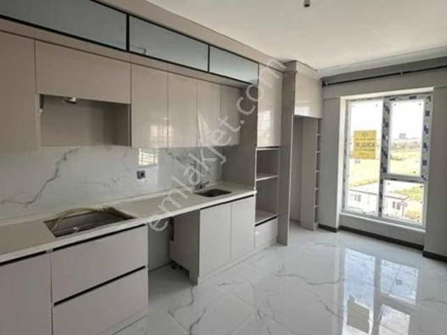 Toprak Emlaktan İstiklal Mahallesinde Sıfır 3+1 Kiralık Daire
