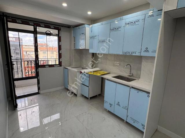 Toprak İnşaat. ana Cadde Üzeri Lüks 3+1 Kiralık Daireler.