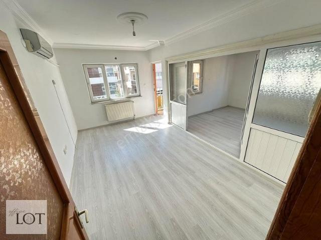 Topraklık Mahallesinde 3+1 Arakat Balkonlu Kiralık Daire