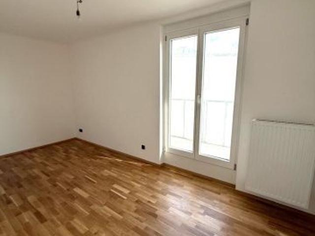 TOPRENOVIERTE 2 Zimmer Wohnung mit Terrasse und Weitblick