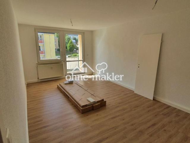Topsanierte 3 Raum Wohnung mit Balkon und sehr schöner Einbauküche