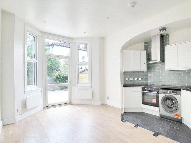 Topsfield Parade, Crouch End, London N8, Studio to rent, £1,400 pcm | PrimeLocation