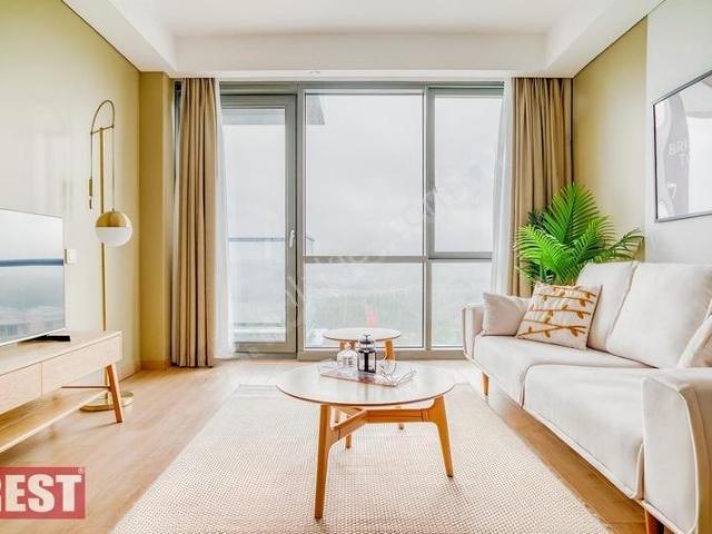 Torunlar Sitesinde Balkonlu Tasarım Eşyalı Kiralık Daire