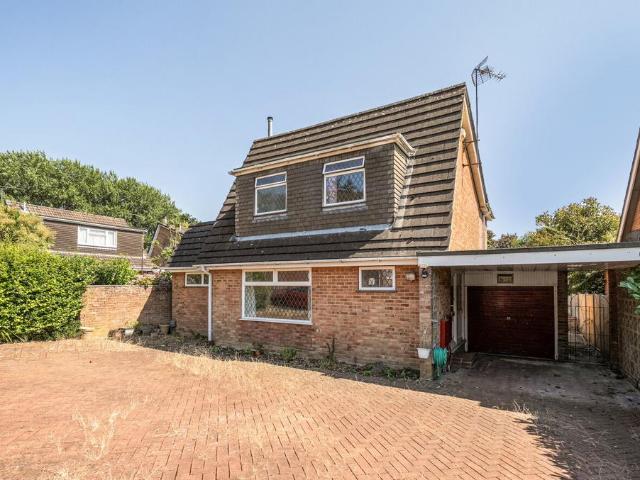 Torwood Gardens, Eastleigh SO50 4 bed detached house to rent £2,150 pcm £496 pw